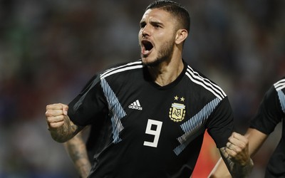 欧盈体育快讯-弗里达马纳姆头球解围造威胁